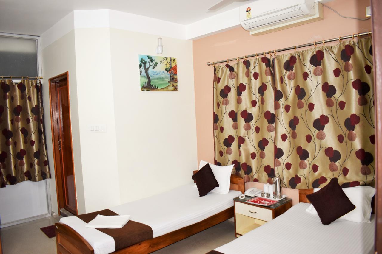 Hotel Debjyoti Siliguri Εξωτερικό φωτογραφία